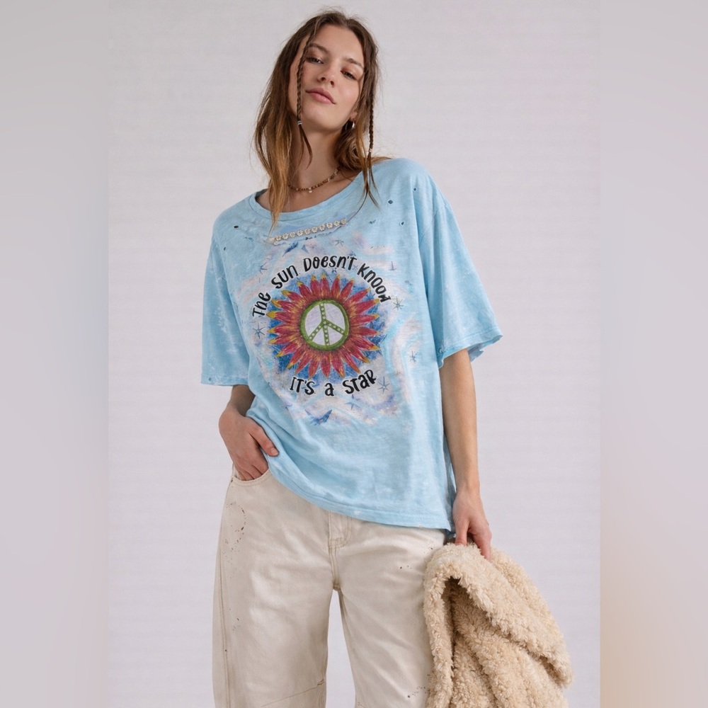 A RARE BIRD THE SUN DOESN'T KNOW ITS A STAR TEE NWT